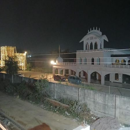 Hotel Jaipur In, Jatipura Parikrama Marg Near Mukharvind Temple Govardhan Exterior foto