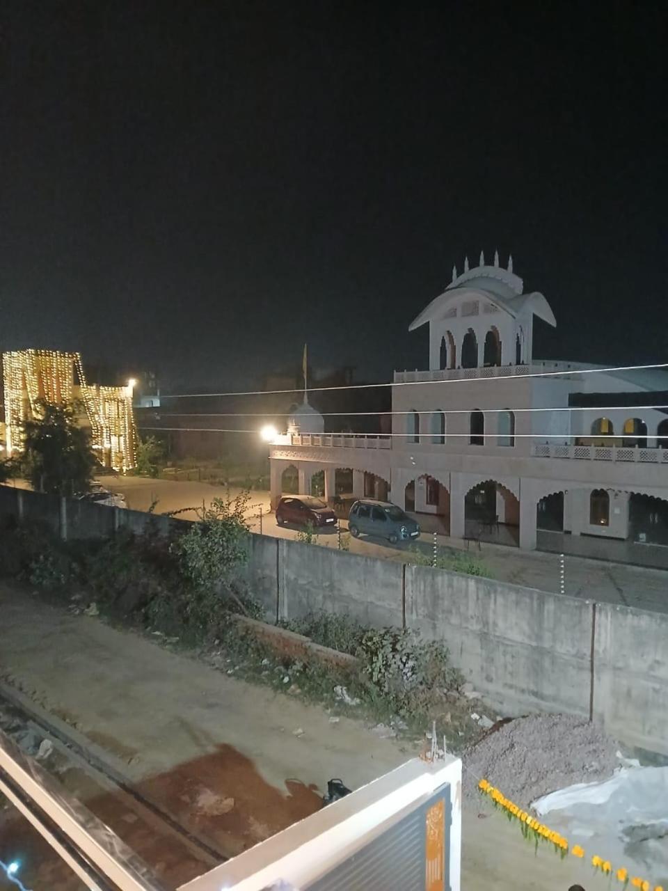 Hotel Jaipur In, Jatipura Parikrama Marg Near Mukharvind Temple Govardhan Exterior foto